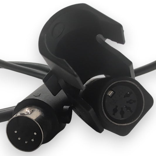 front of both female and male 5 pin connectors