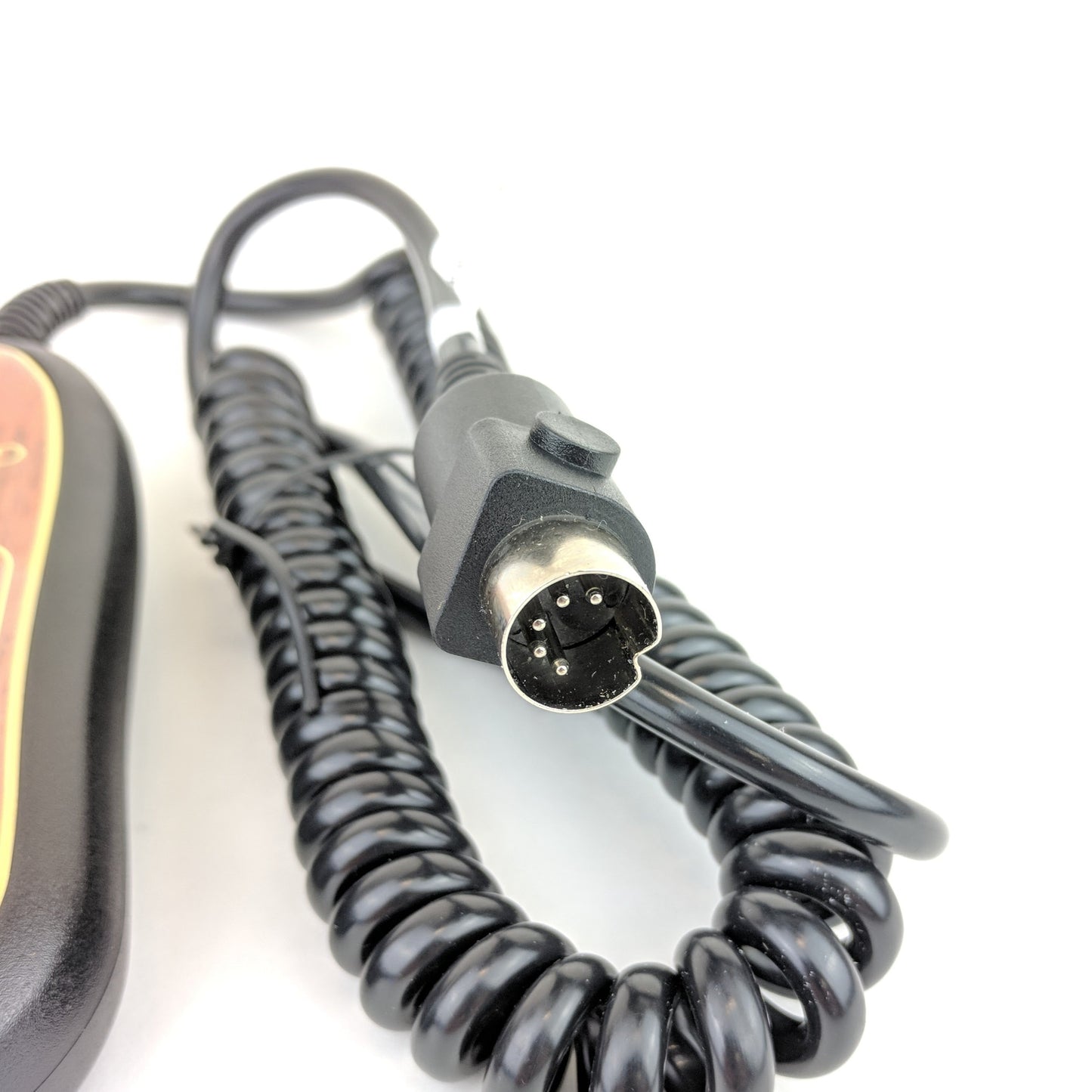 front / bottom view of 5-pin connector. All pins clearly visible