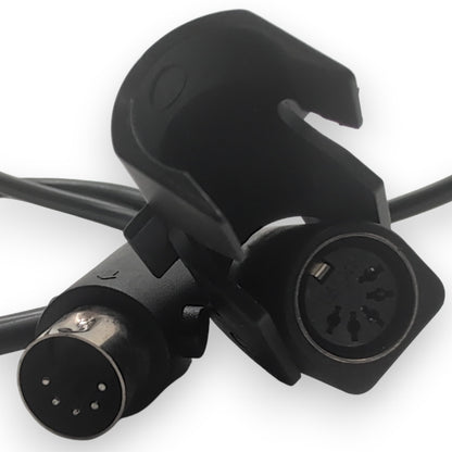 front of both female and male 5 pin connectors