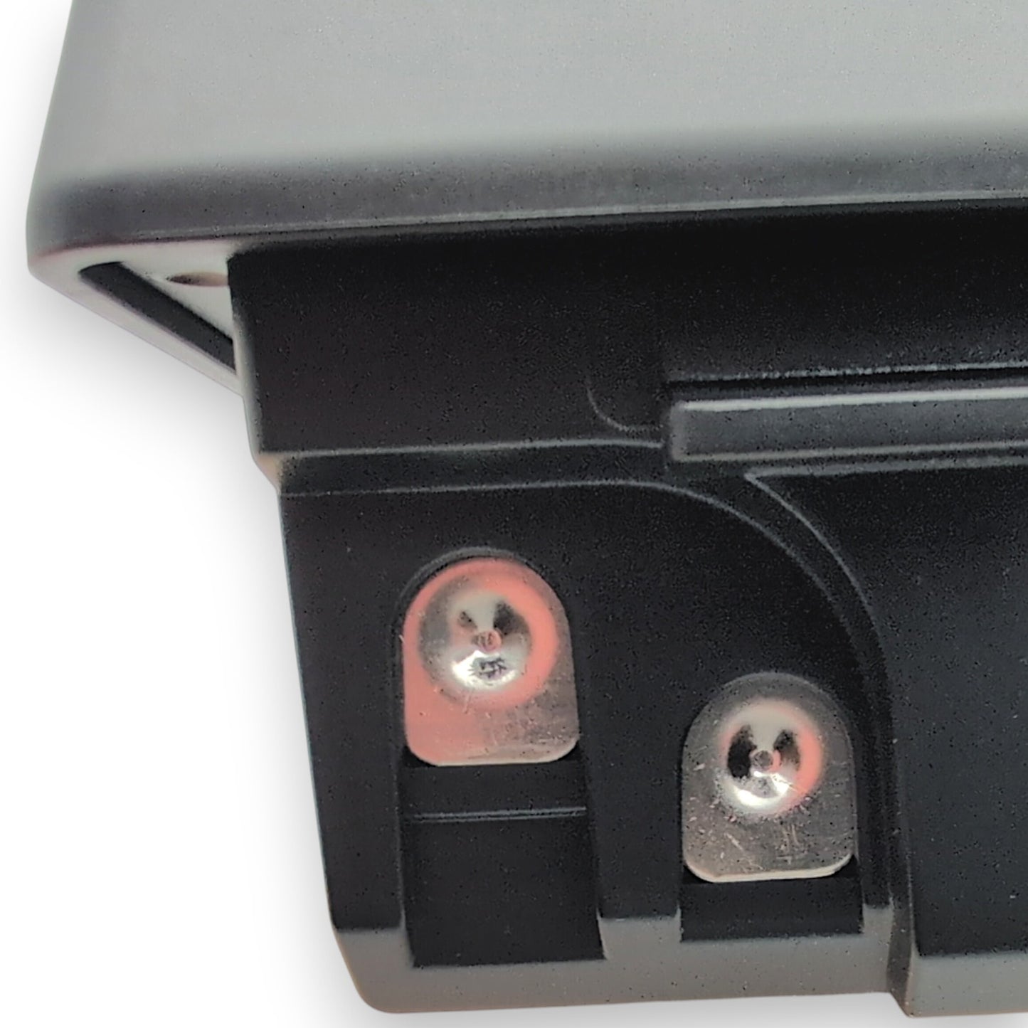 The two connectors that connect battery to scooter