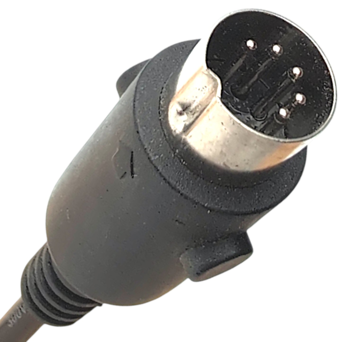 closeup of the straight 5-pin connector