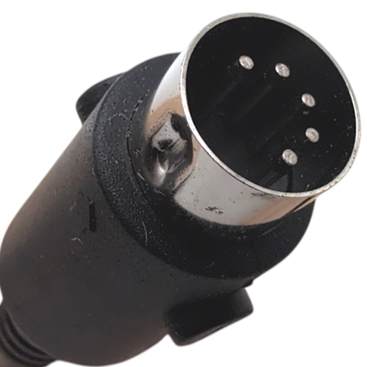 top / front view of the 5-pin connector. all five pin in clear view
