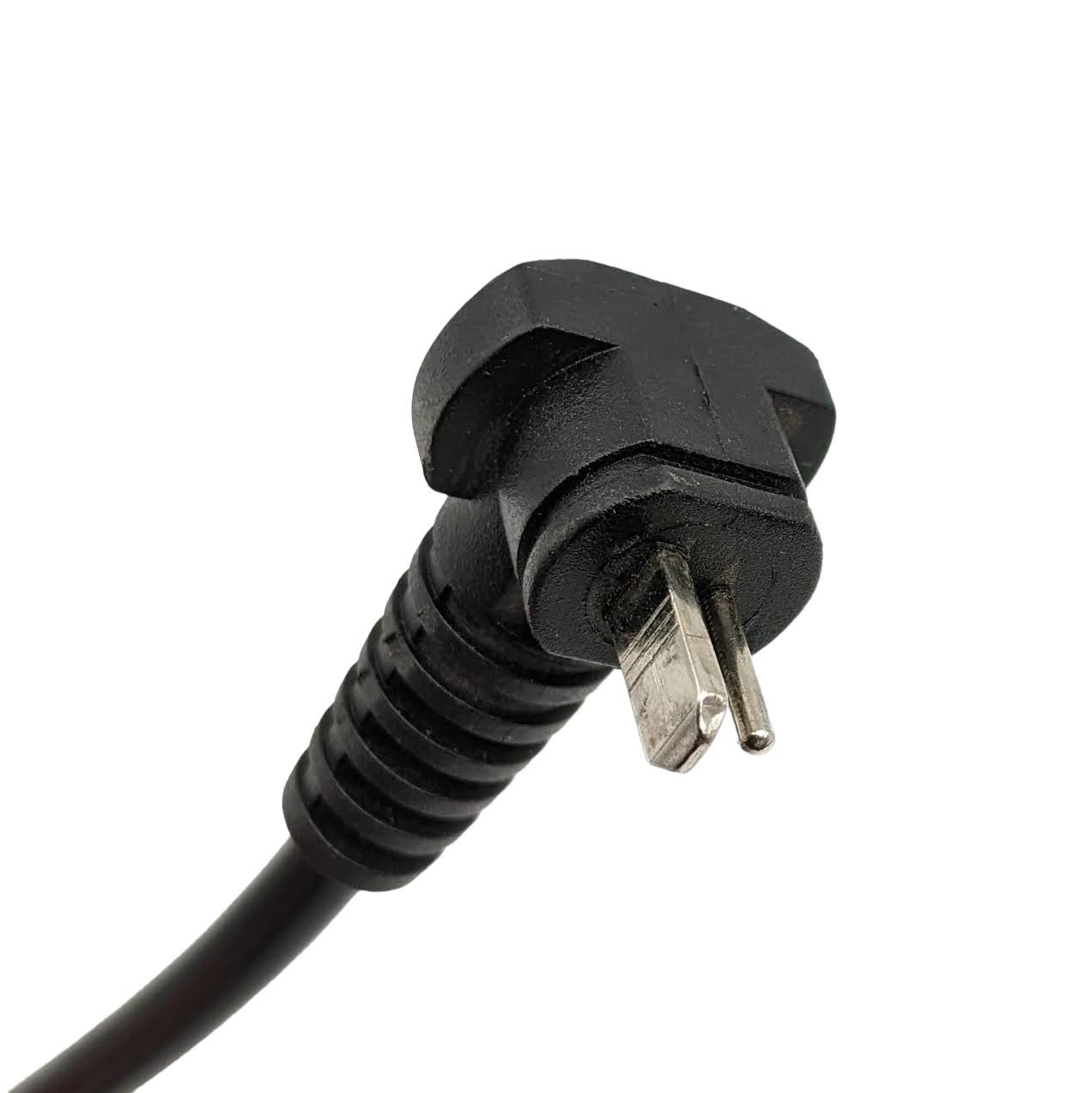 closeup of 2-pin connector